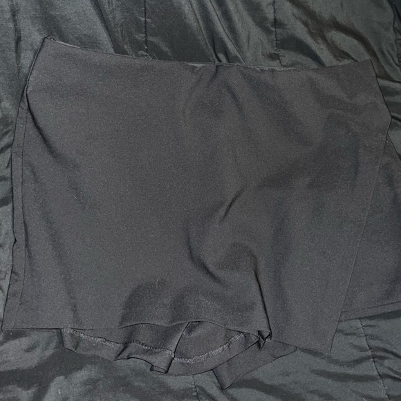 SKORT - Picture 2 of 3